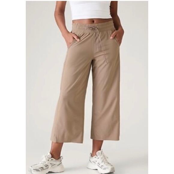Athleta Avenue Wide-Leg Crop Pant Pyrite Tan Relax Lightweight Sz 6 - Picture 1 of 7